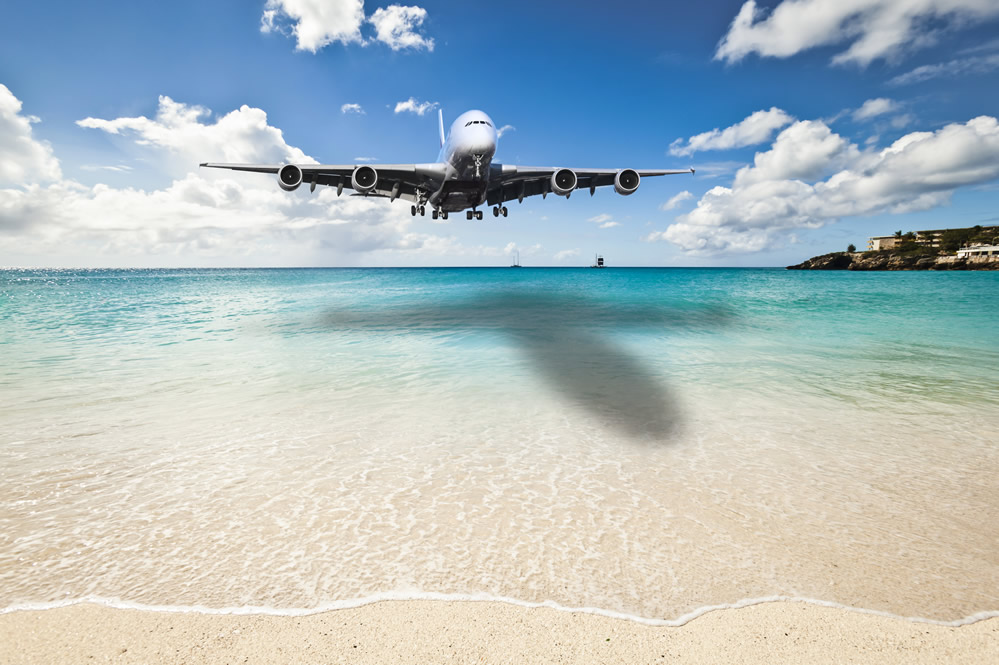 Plane coming in to land in St Maarten