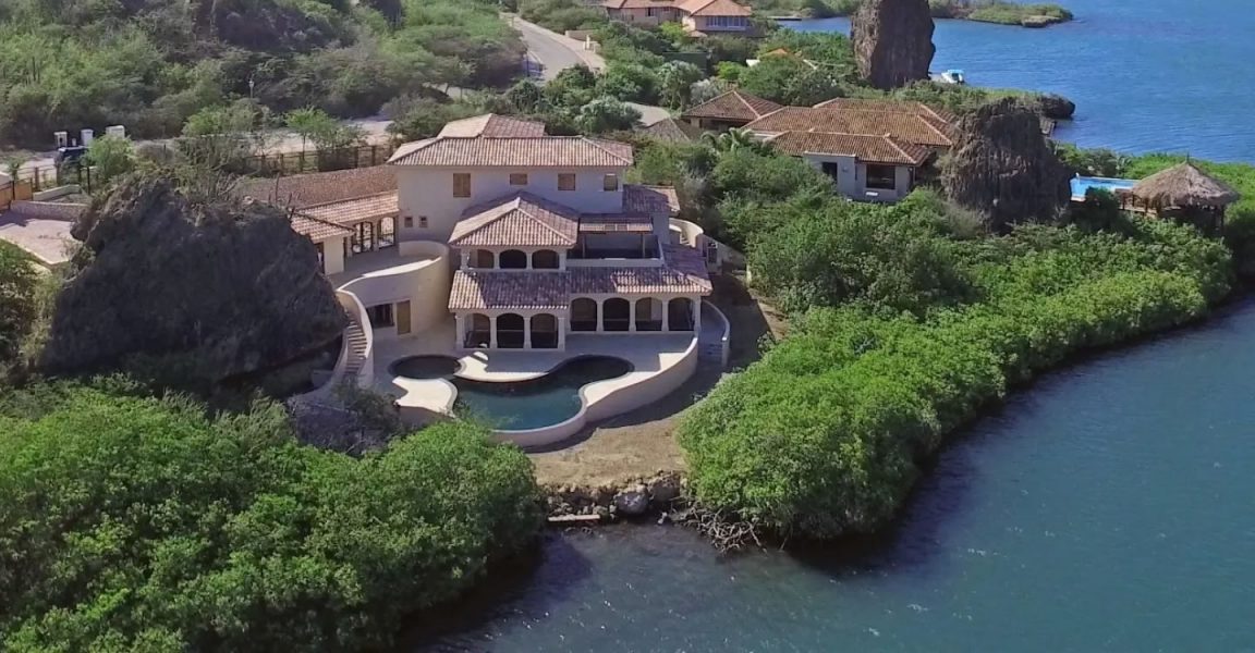 5-bedroom-waterfront-estate-for-sale-seru-boca-santa-barbara