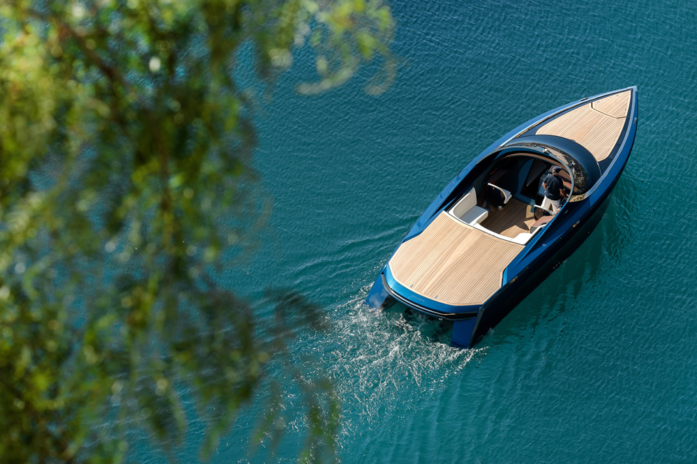 Aston Martin AM37 Powerboat